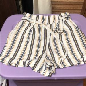 Stripped high waisted shorts